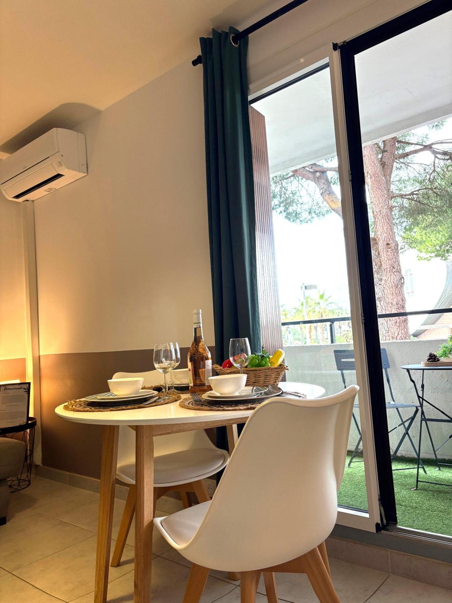 L'Amazone Studio Plein Centre Plages A 2Min Clim Wifi Sur Le Port - Top Prosconciergerie- ลา กร็องเดอ-ม็อต ภายนอก รูปภาพ
