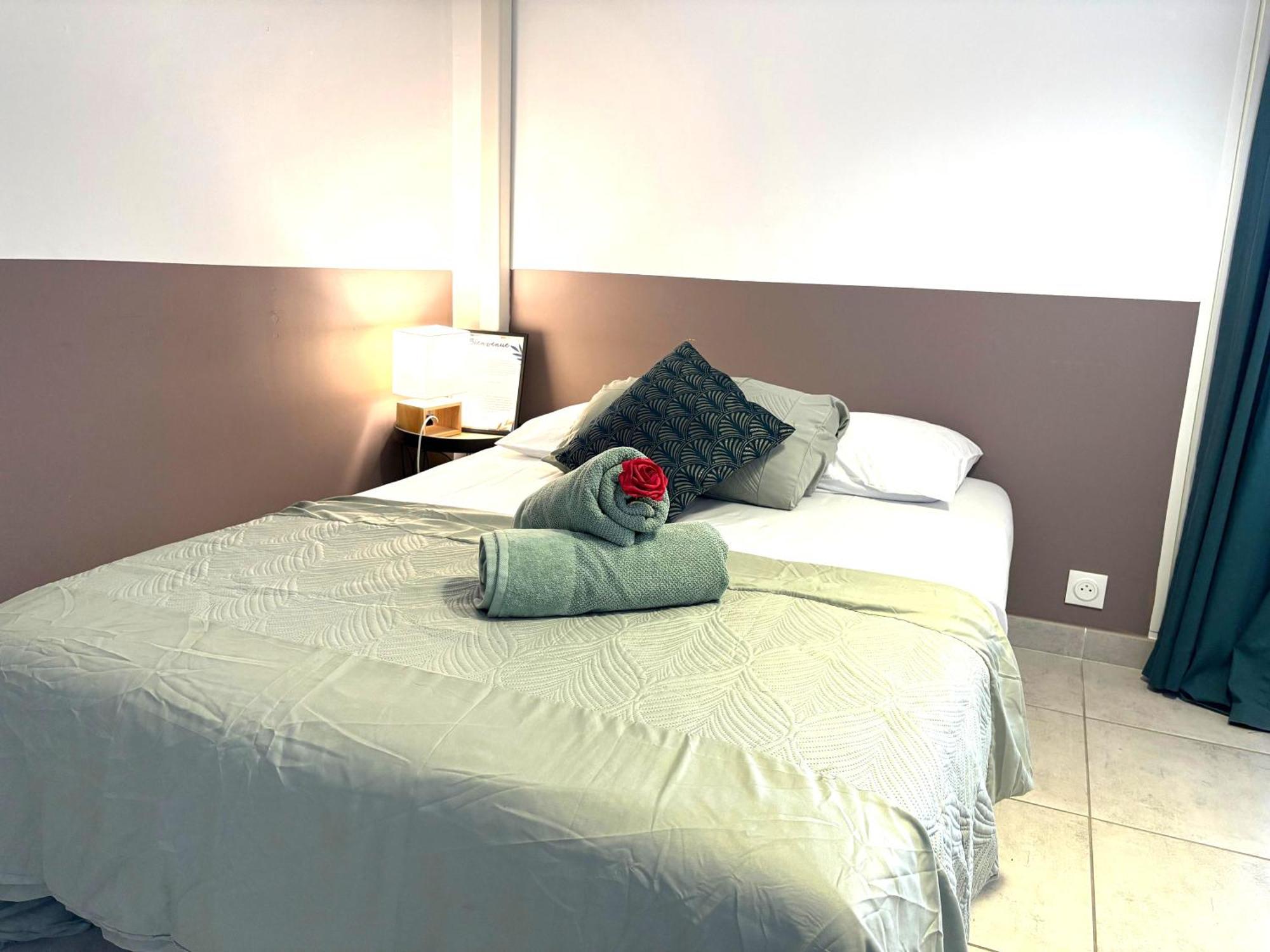 L'Amazone Studio Plein Centre Plages A 2Min Clim Wifi Sur Le Port - Top Prosconciergerie- ลา กร็องเดอ-ม็อต ภายนอก รูปภาพ