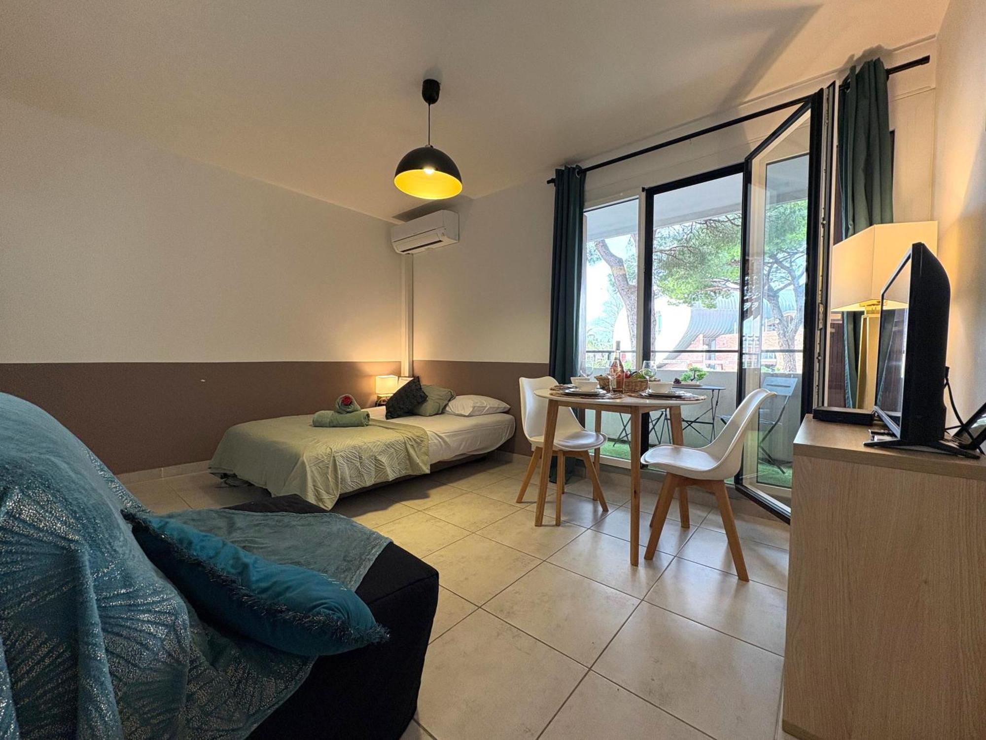 L'Amazone Studio Plein Centre Plages A 2Min Clim Wifi Sur Le Port - Top Prosconciergerie- ลา กร็องเดอ-ม็อต ภายนอก รูปภาพ